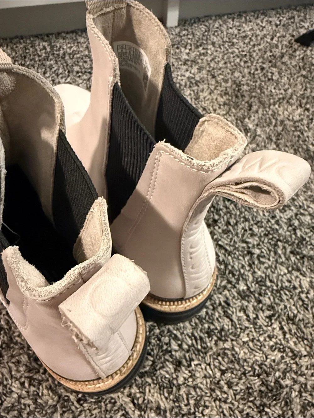 TOMS Women’s White Leather Lug Chelsea Boots Size 8